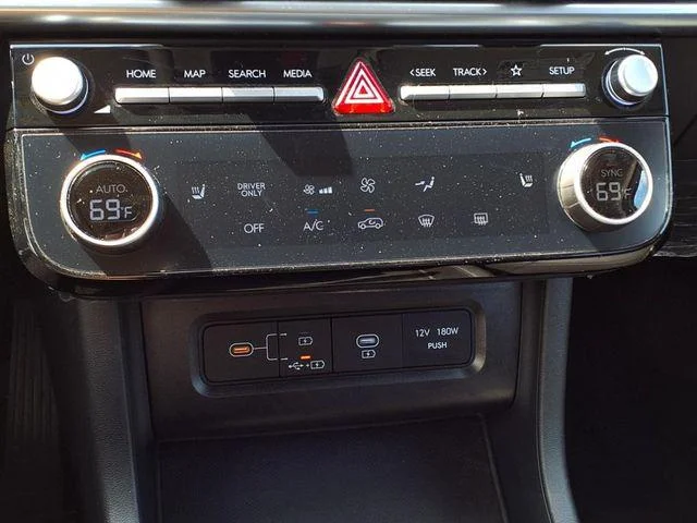 New 2025 White Hyundai SEL Convenience image 19