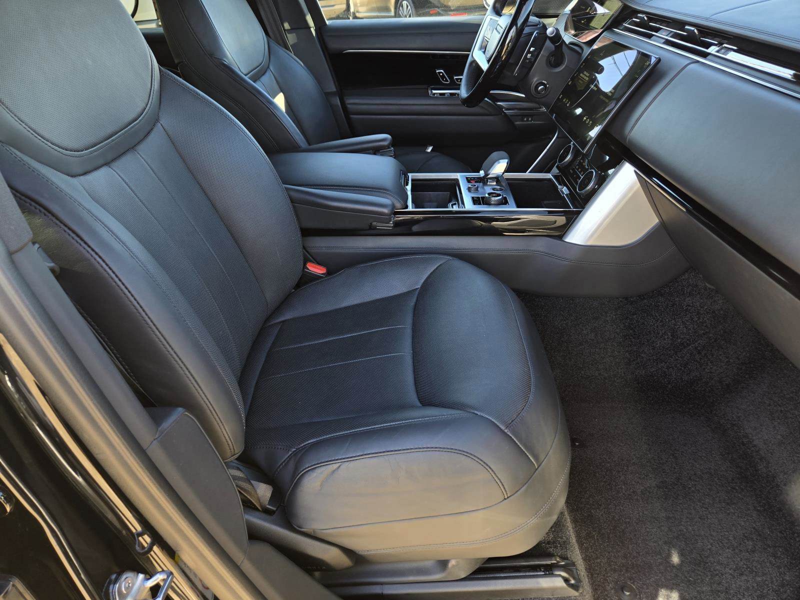 Used 2023 Black Land Rover SE image 28