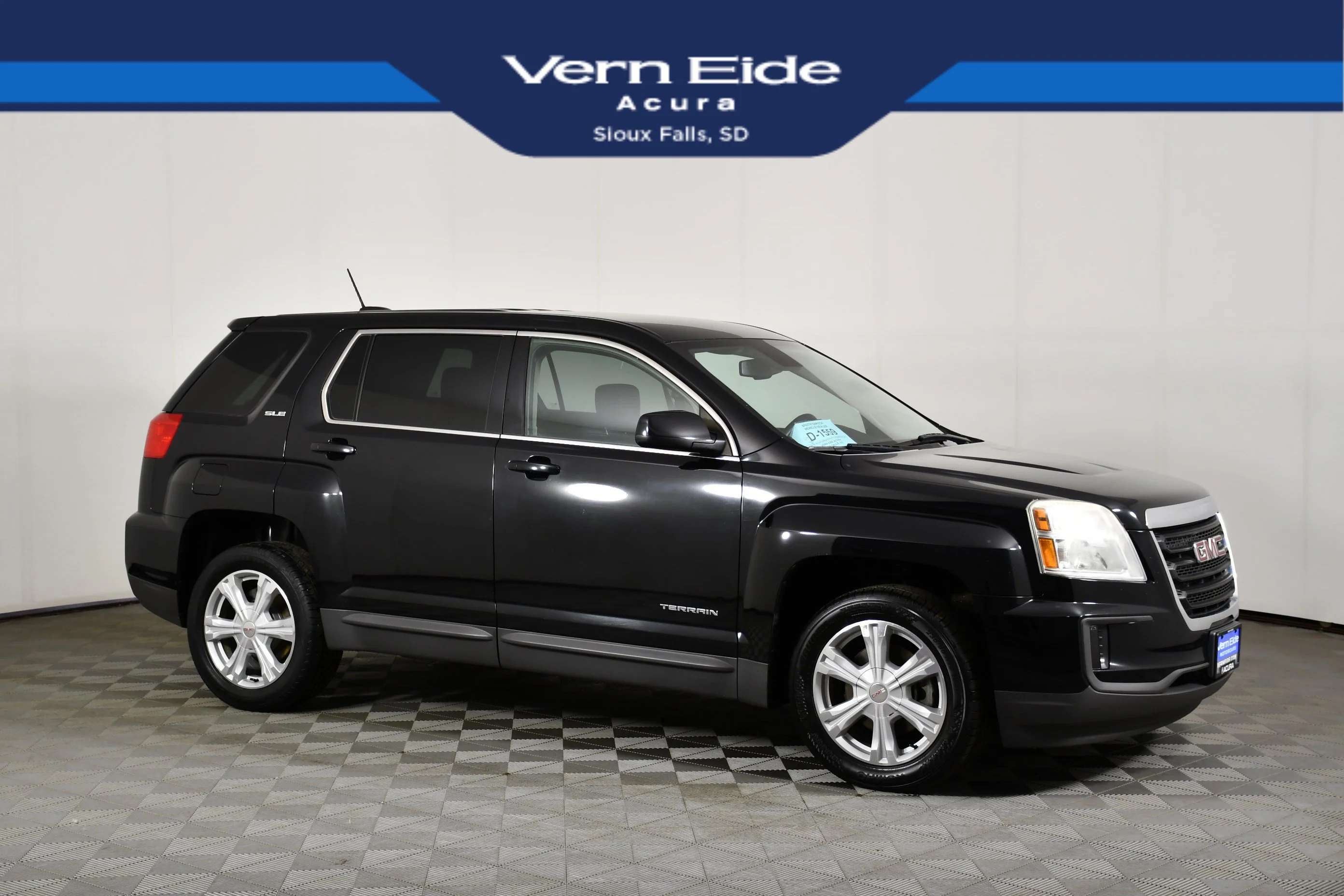 Used 2017 Onyx Black GMC SLE image 1