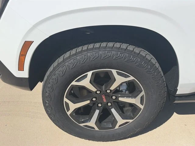 New 2026 White GMC AT4 image 9