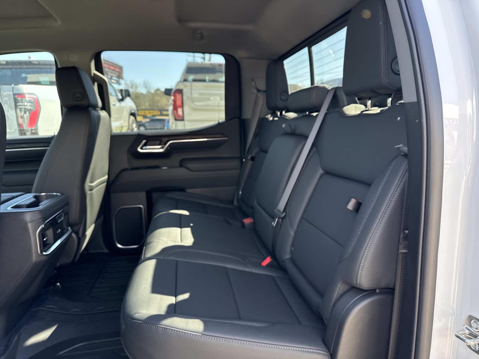 2026 GMC Sierra 1500 SLT - Photo 8