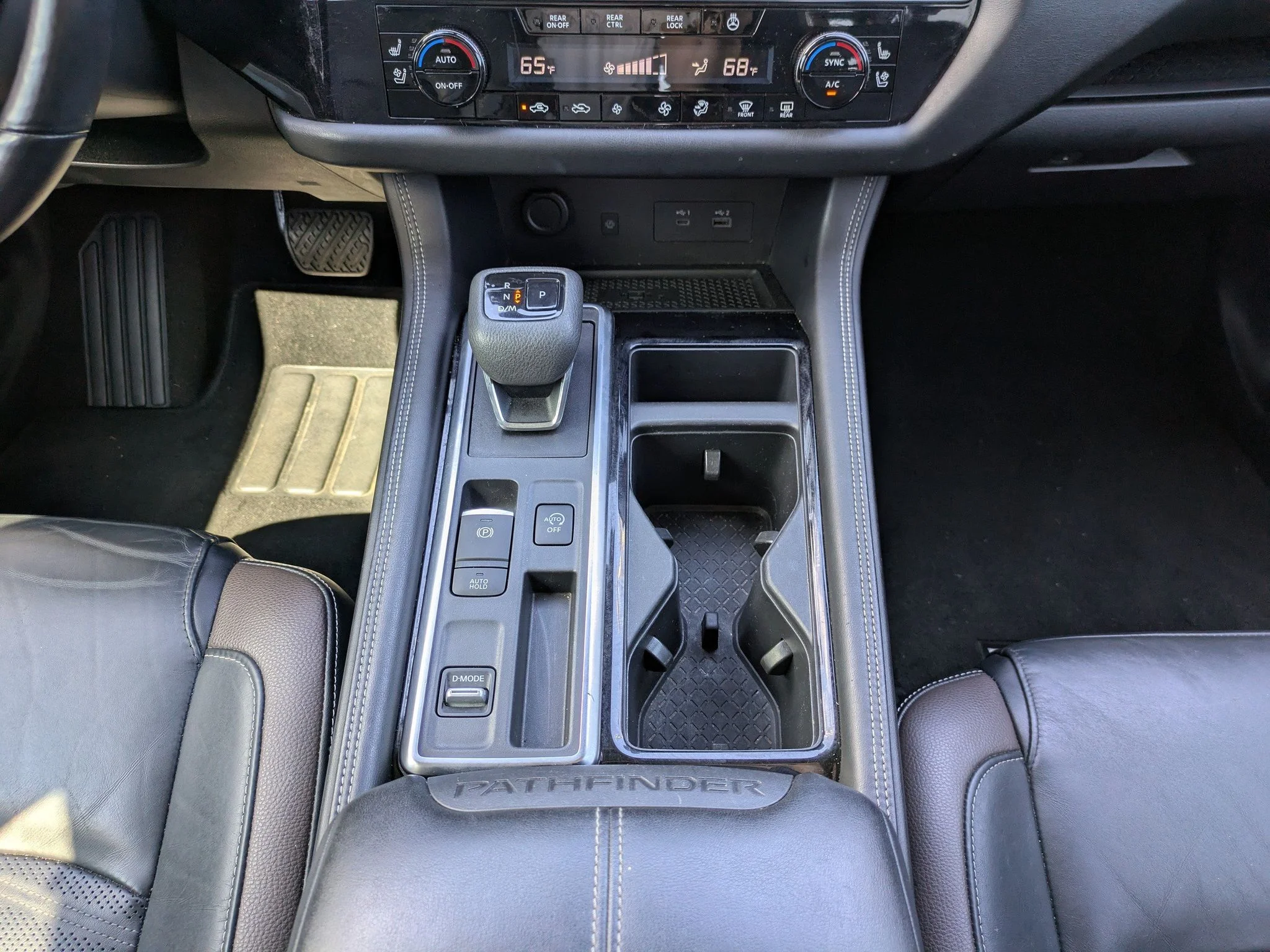 Used 2022 Solid Gray/Super Black Nissan Platinum image 20