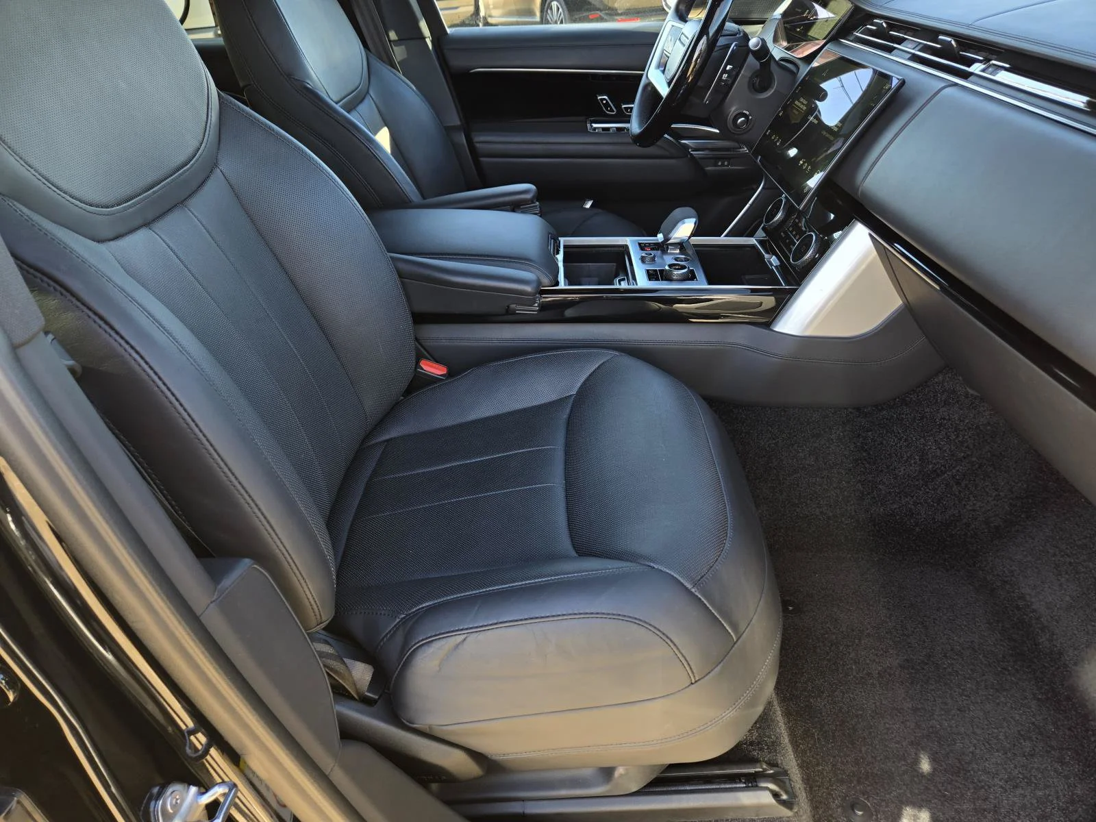 Certified Used 2023 Black Land Rover SE image 28
