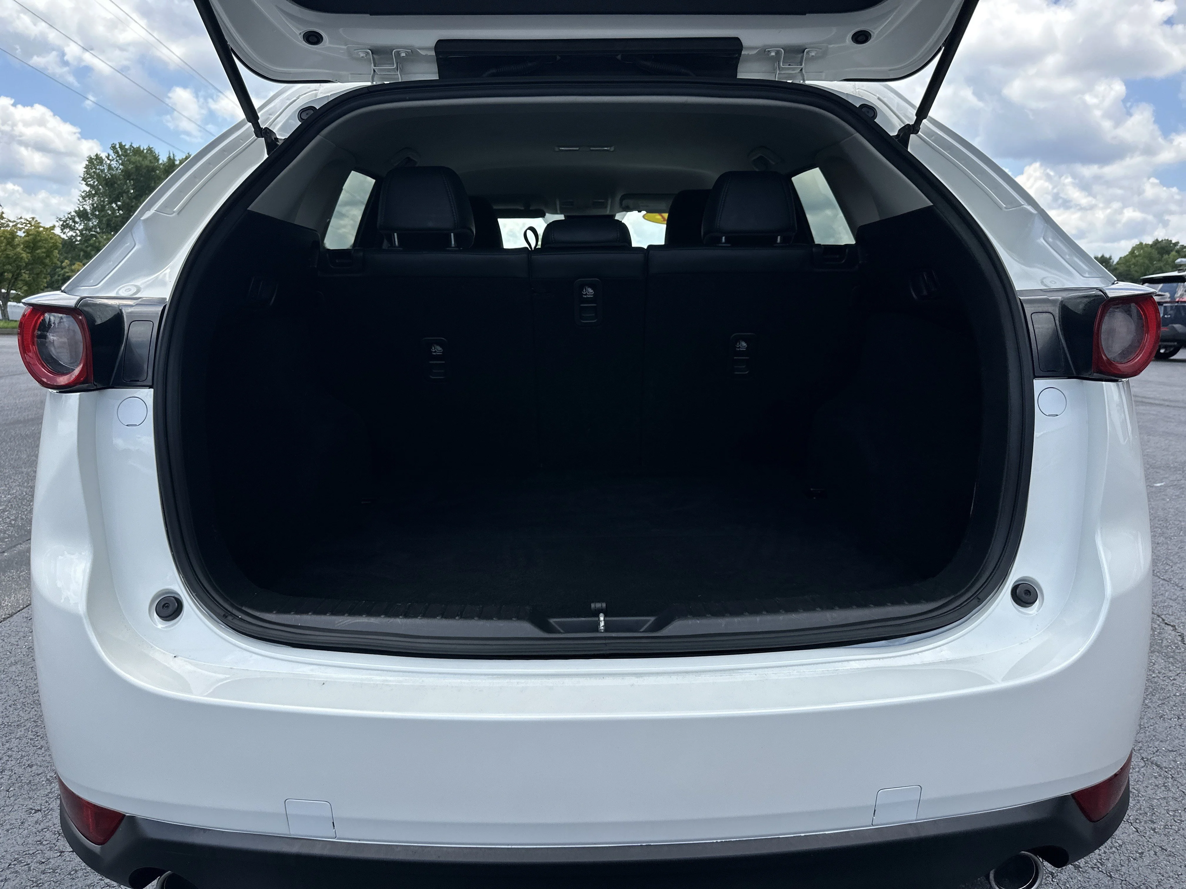 Used 2021 Snowflake White Pearl Mica Mazda Touring image 18
