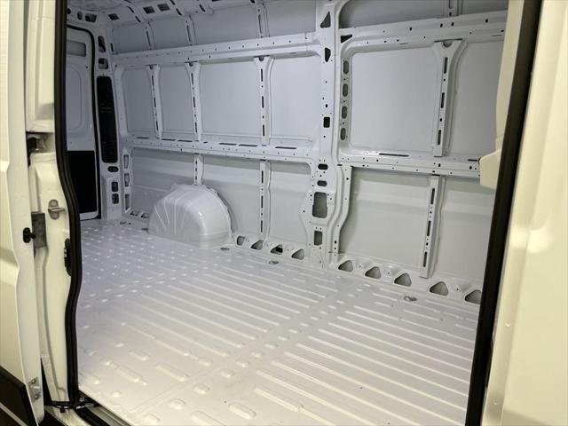 New 2026 Bright White Clear-Coat Exterior Paint RAM Tradesman image 4