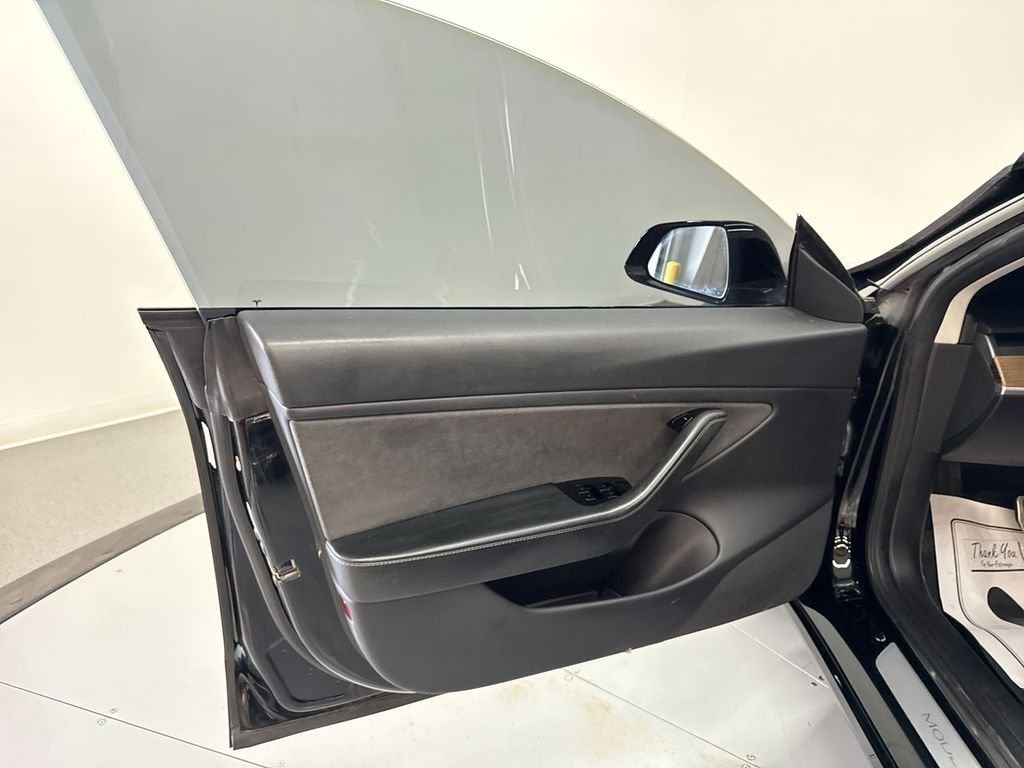 Used 2018  Tesla Long Range image 15