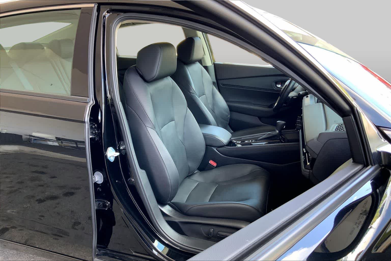 Used 2024 Crystal Black Pearl Honda Touring image 9