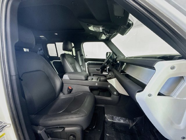 Used 2023 White Land Rover S image 30