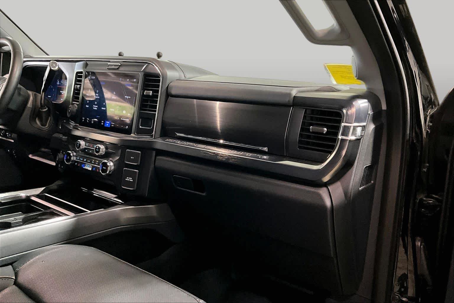 Used 2025 Agate Black Metallic Ford LARIAT image 19