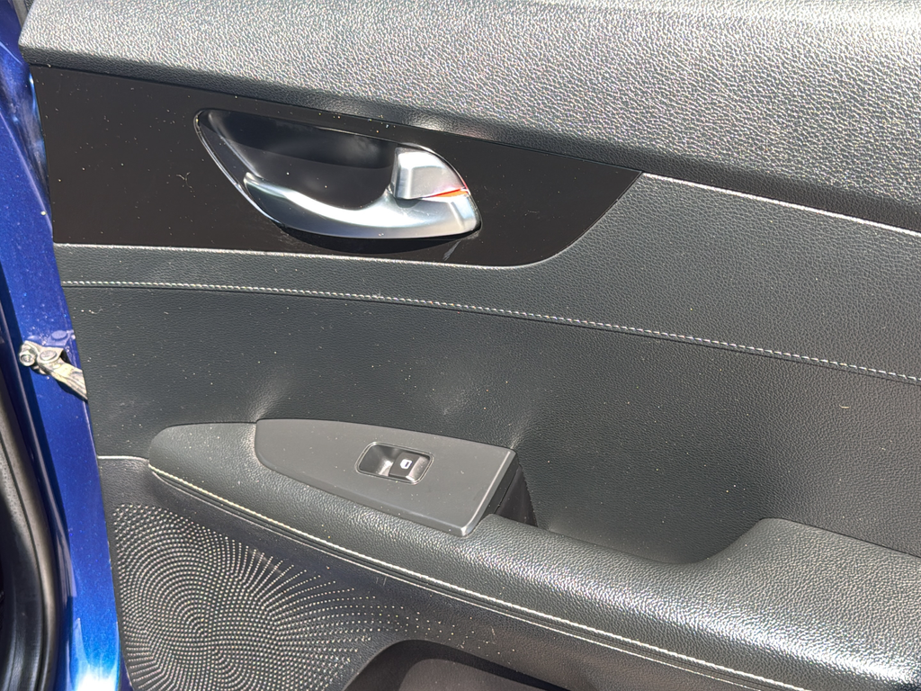 Used 2019 Blue Kia S image 44