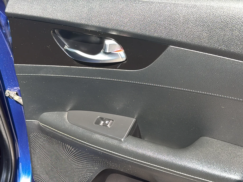 Used 2019 Blue Kia S image 44