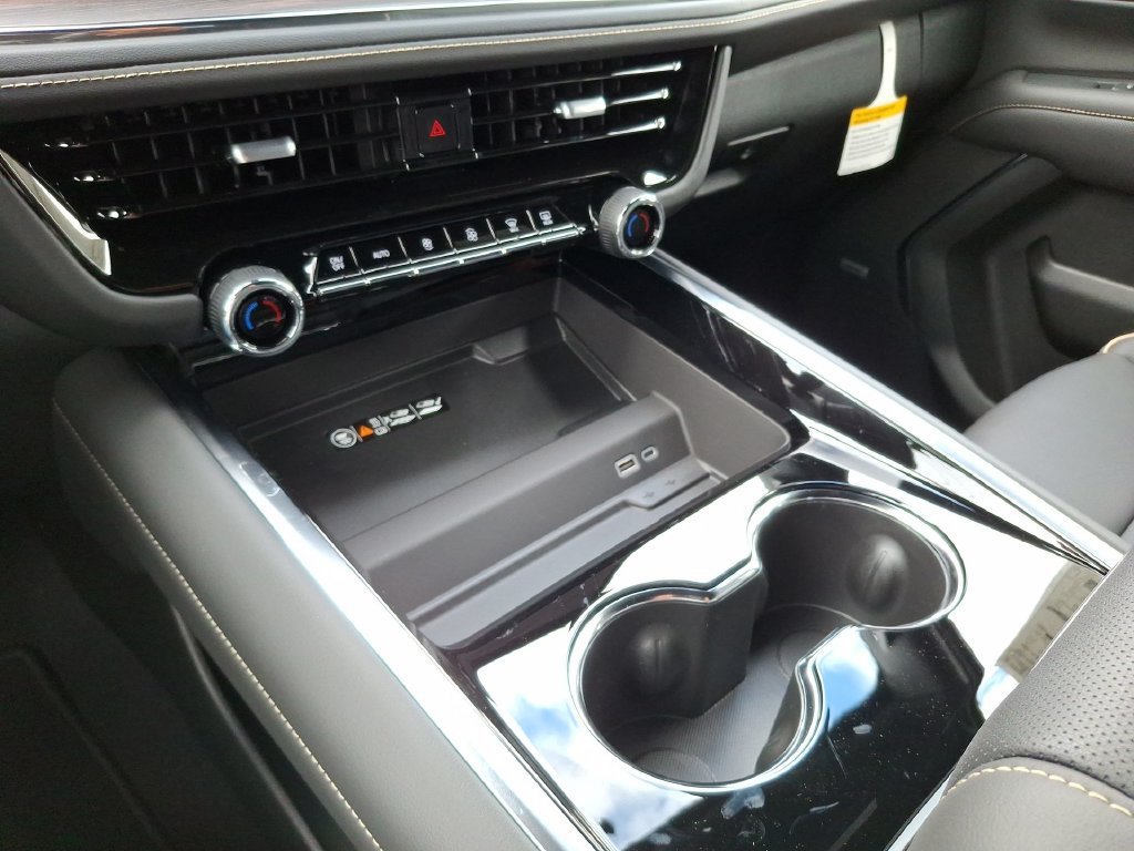 2025 Chevrolet Suburban Premier - Photo 17