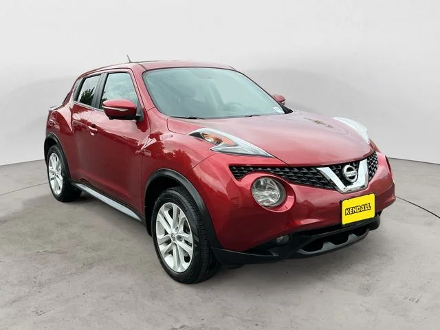 Used 2015 Red Nissan SL image 3