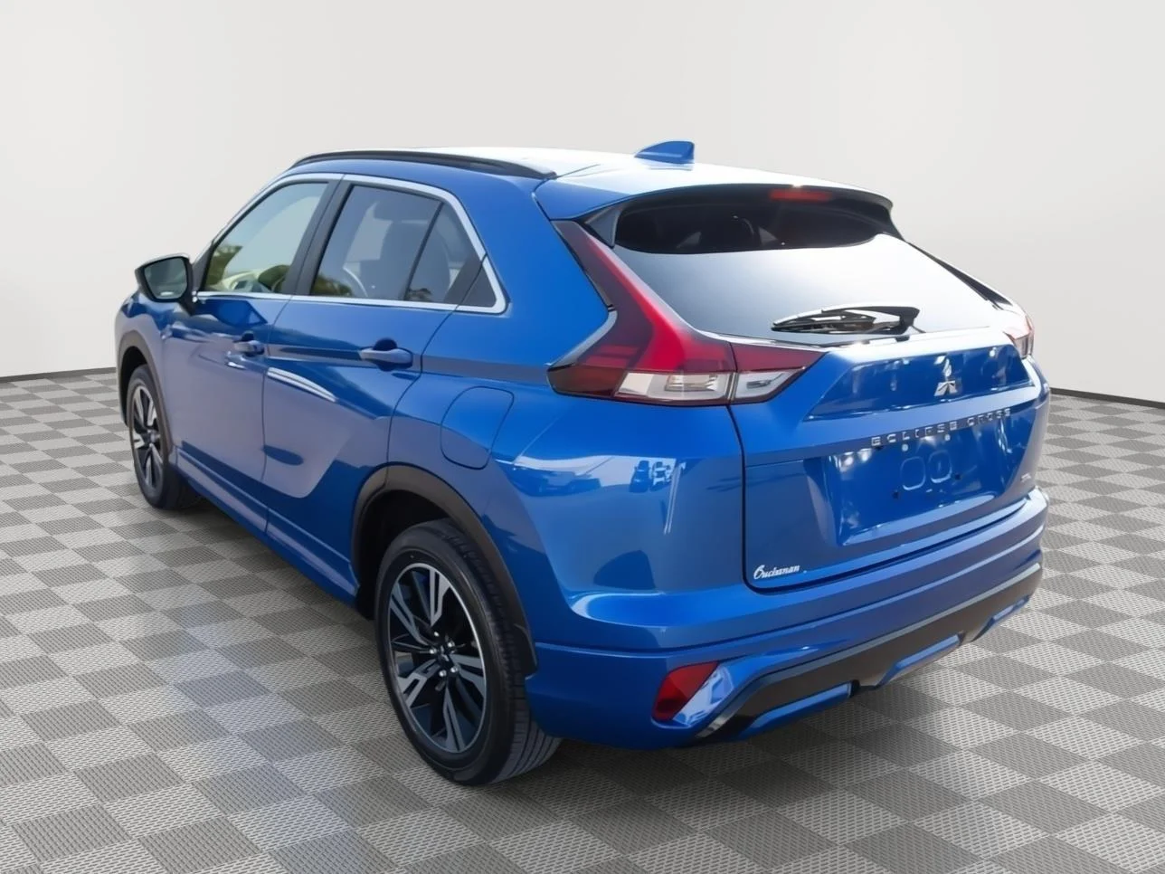 Used 2024 Lightning Blue Metallic Mitsubishi SEL image 7