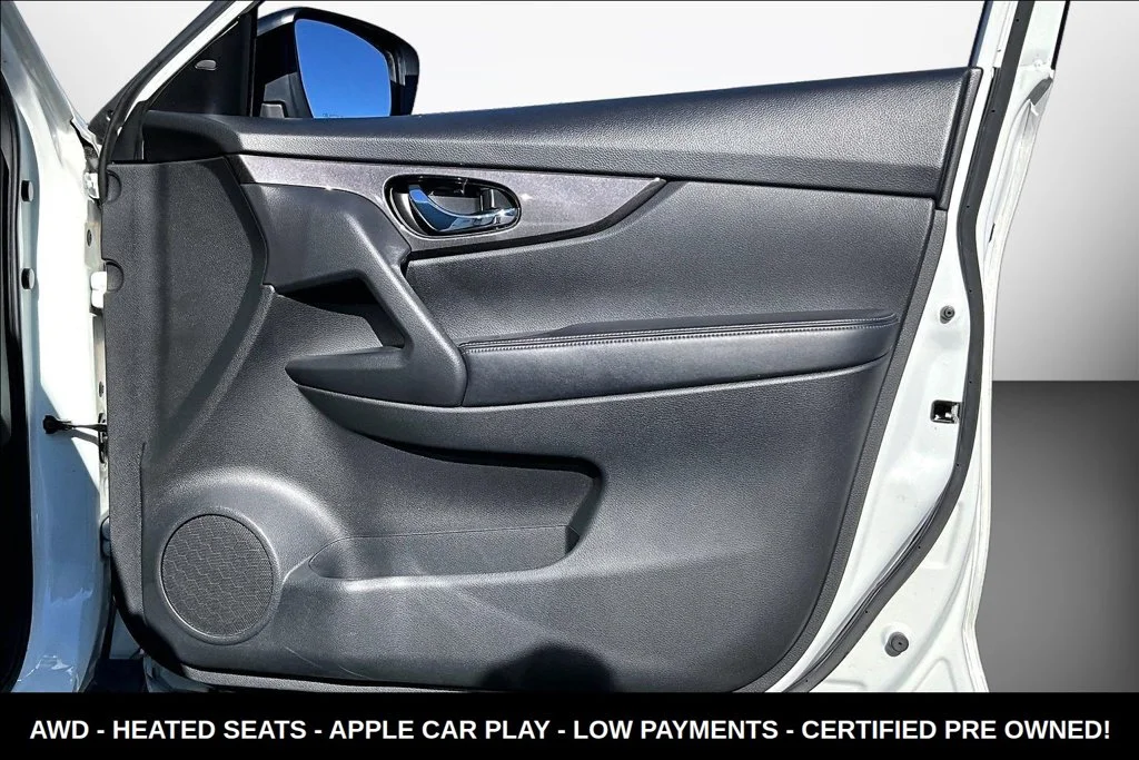 Used 2019 White Nissan SV image 33