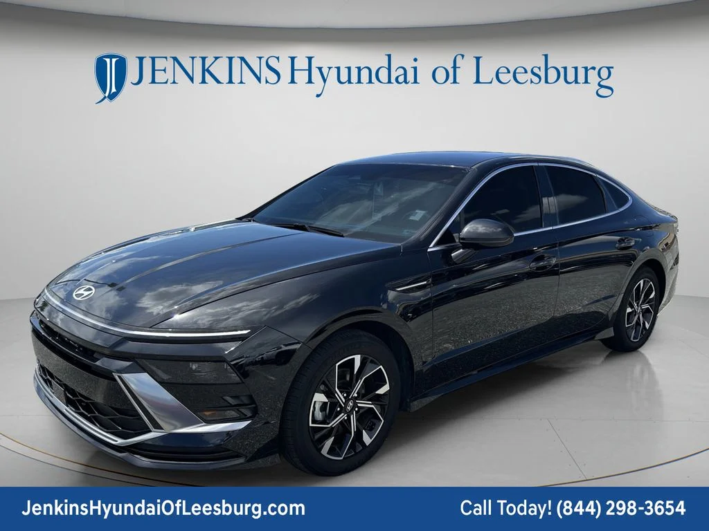 Used 2024 Black Hyundai SEL image 11