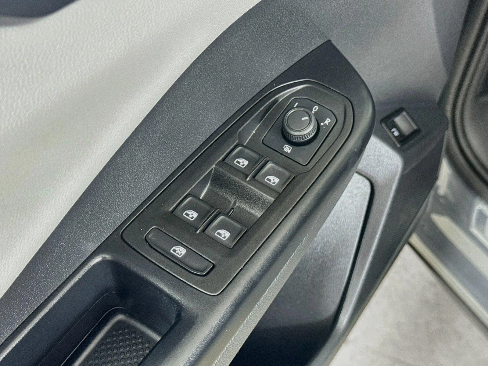 Used 2023 Pure Gray Volkswagen SE image 17