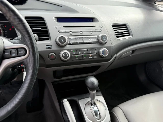 Used 2009 Alabaster Silver Metallic Honda EX-L image 17