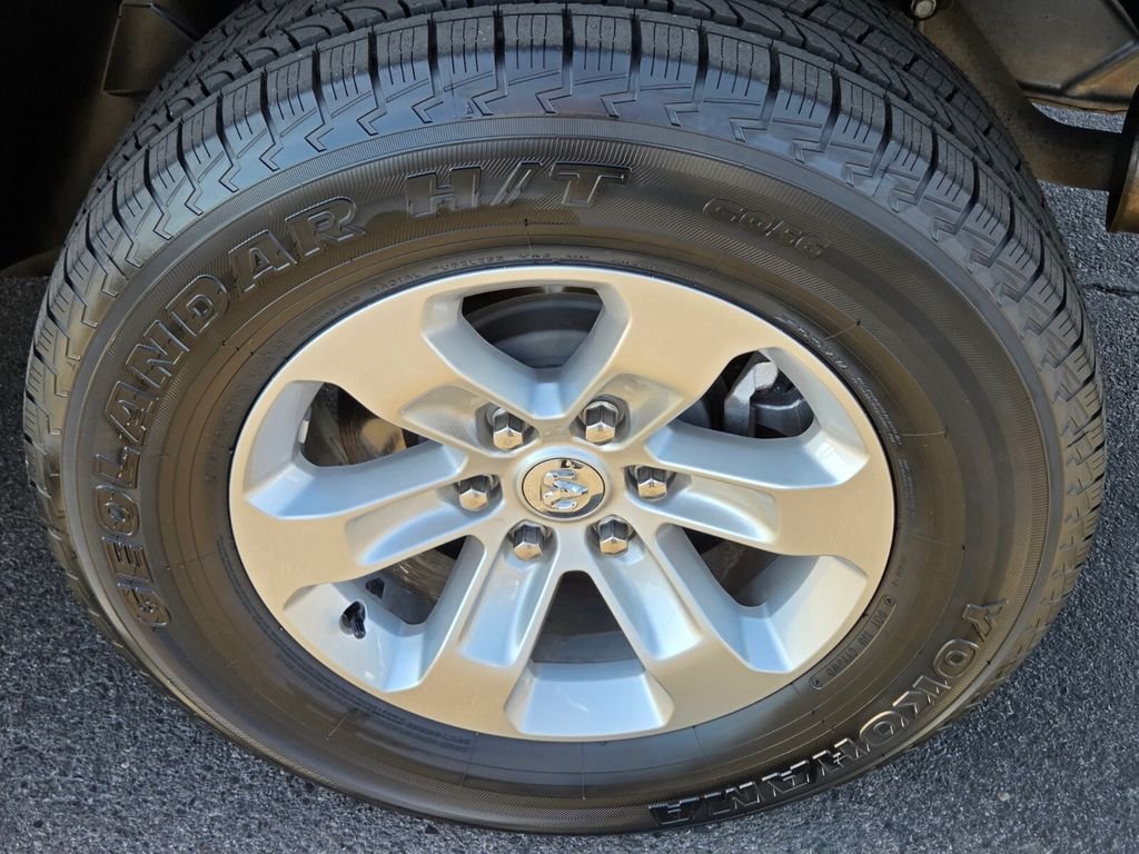 Used 2022 Silver Ram Laramie image 11