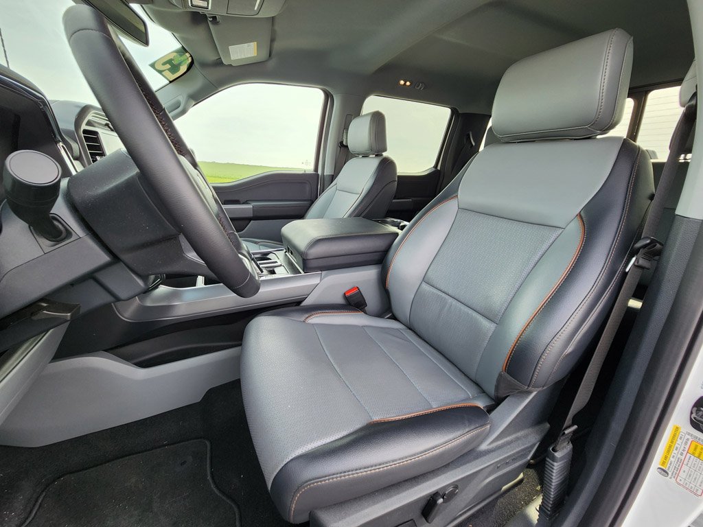 Used 2025 Oxford White Ford LARIAT image 9