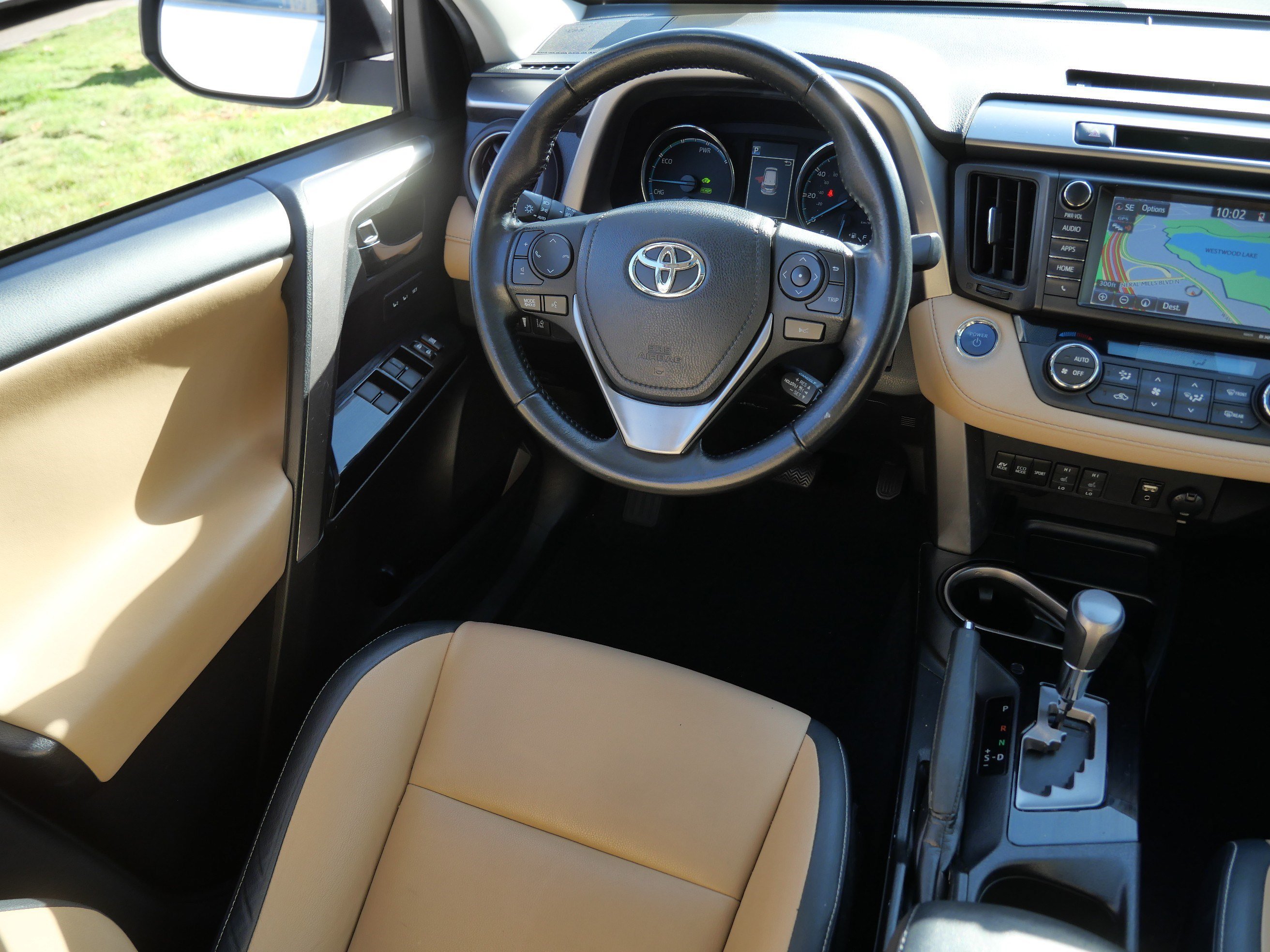 Certified Used 2018 Blizzard Pearl Toyota Hybrid Limited image 9