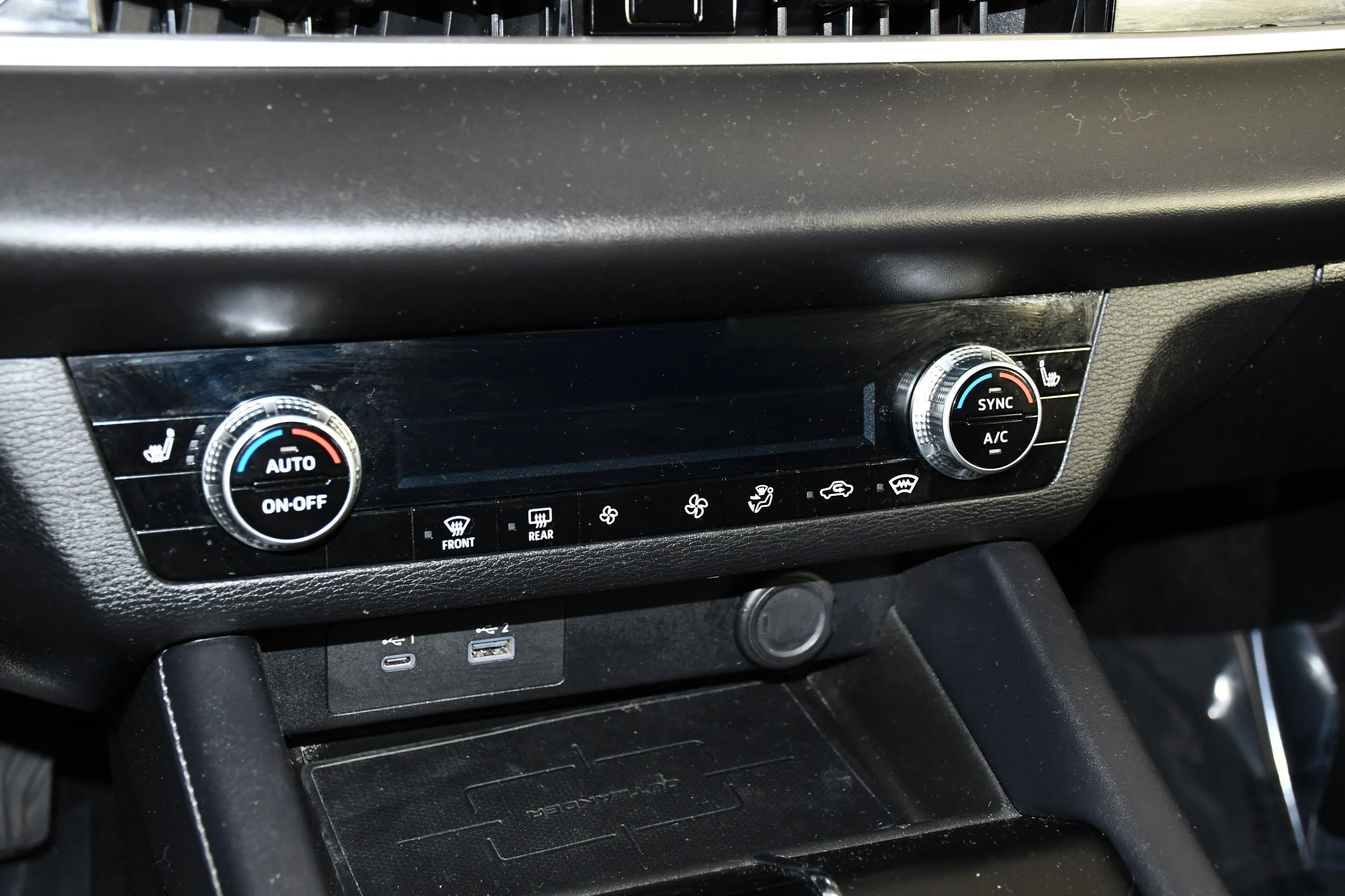 Certified Used 2023 White Diamond Mitsubishi SE image 29