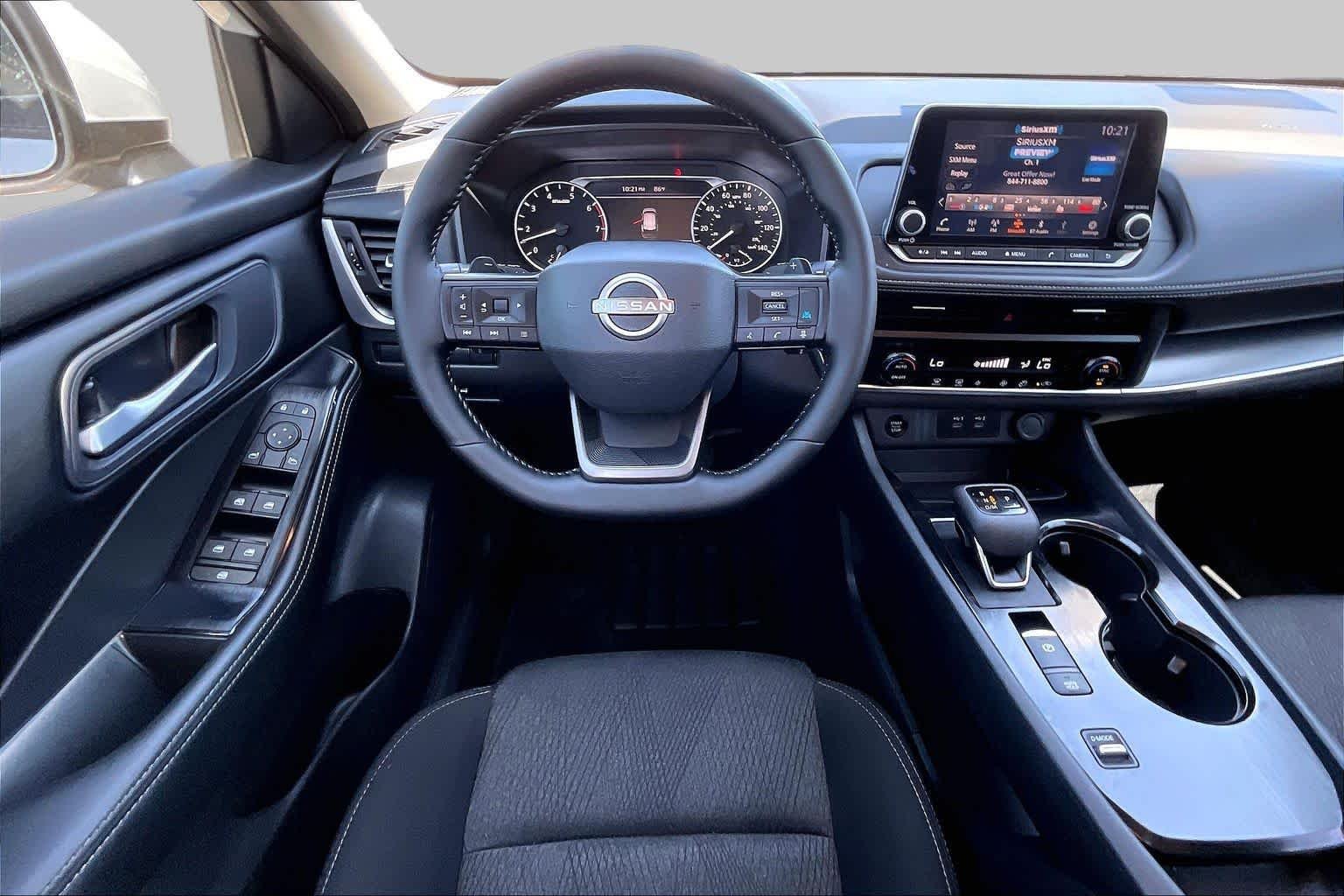 Used 2025 Everest White P Nissan SV image 6