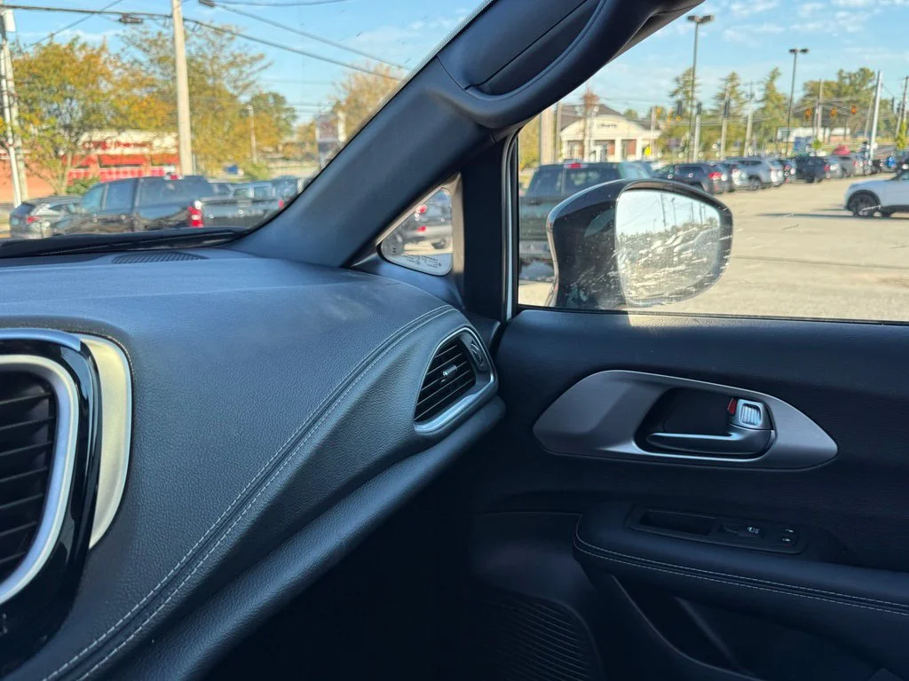 Used 2024 White Chrysler Limited image 21