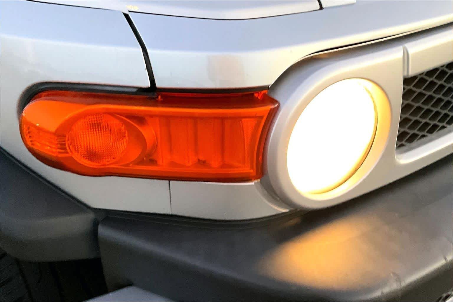 Used 2008 White/Titanium Metallic Toyota  image 27
