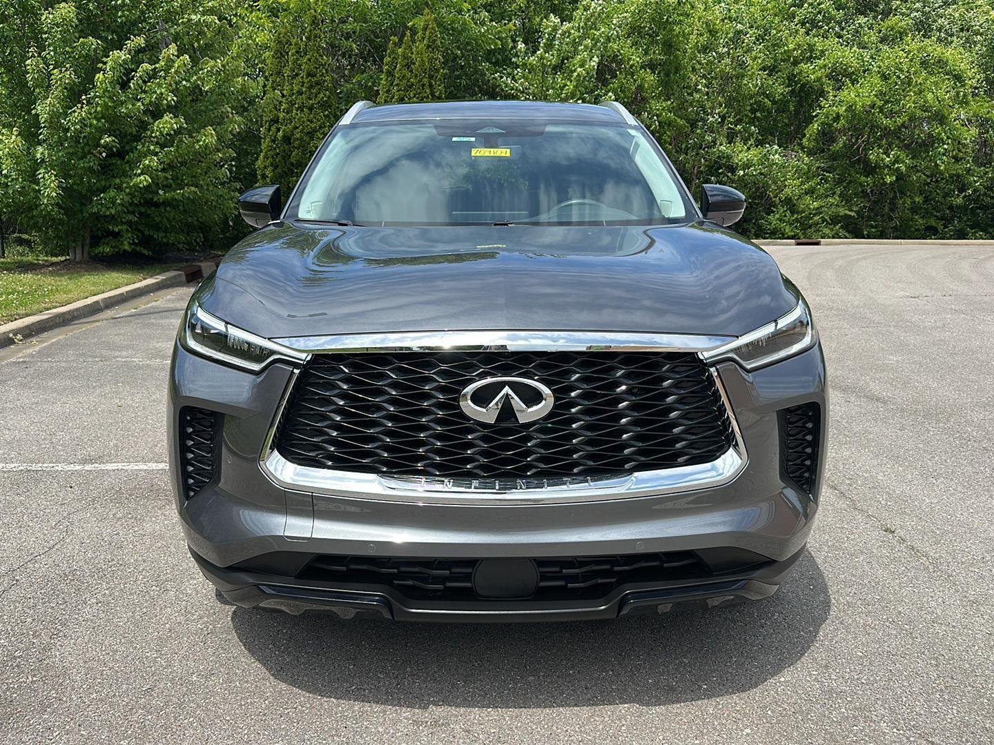 Certified Used 2025 Graphite Shadow INFINITI LUXE image 8