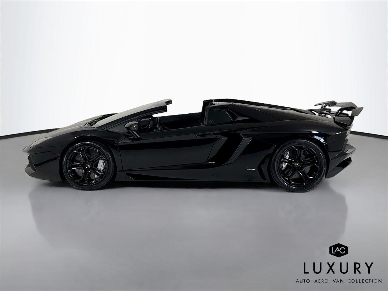 Used 2016 Nero Aldebaran Lamborghini LP 700-4 | Vorsteiner Carbon Wing | Carbon Interior image 9