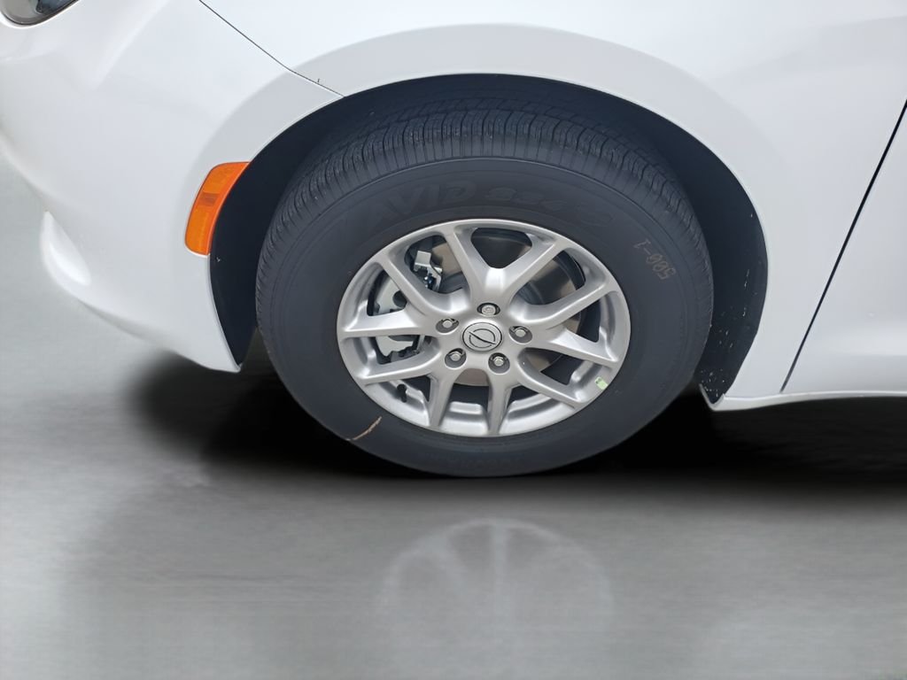 2026 Chrysler Voyager LX - Photo 18