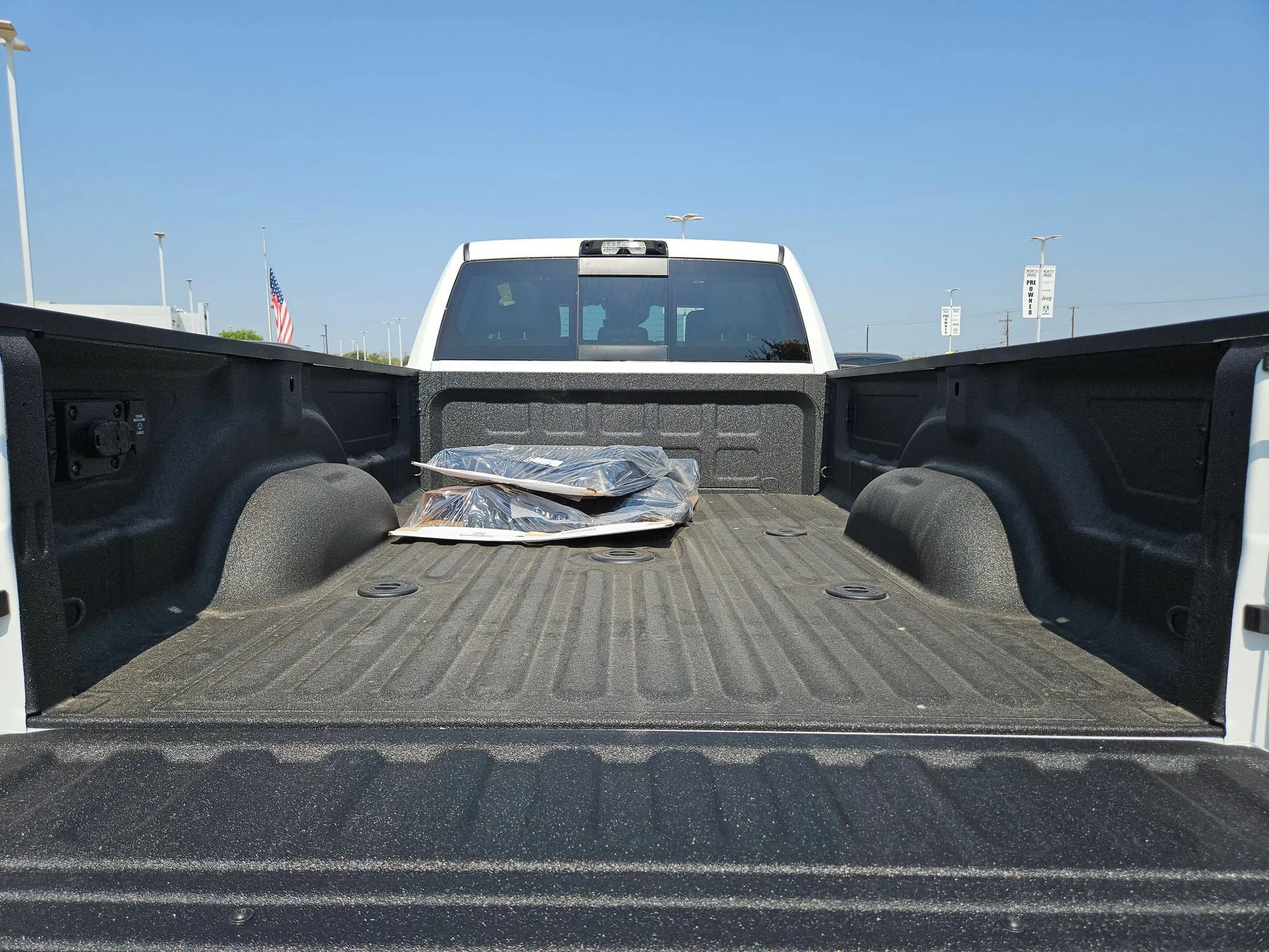 New 2026 Bright White Clear-Coat Exterior Paint RAM Laramie image 19
