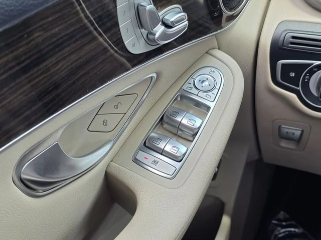Used 2020 Polar White Mercedes-Benz GLC 300 image 16