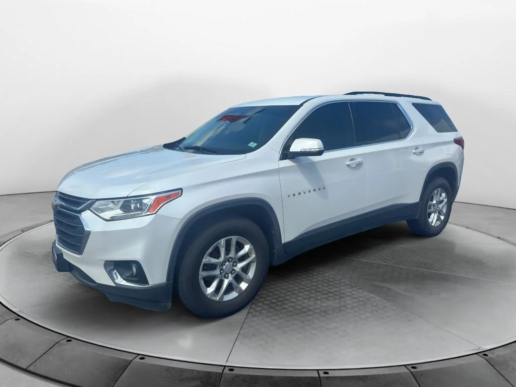Used 2019 IRIDESCENT PEARL TRICOAT Chevrolet LT Cloth image 1