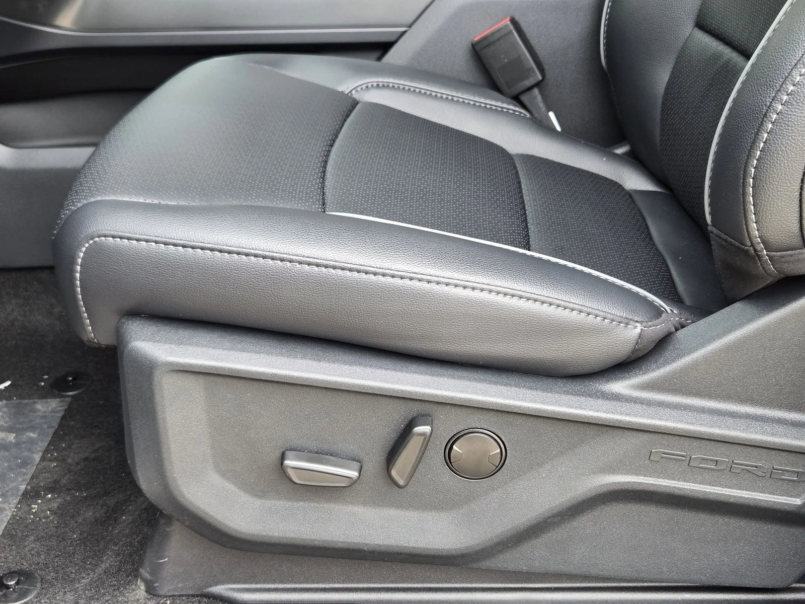 New 2026 Agate Black Metallic Ford Lariat® image 16