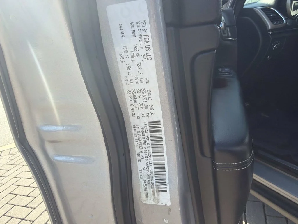 Used 2016 Silver Jeep Limited image 31