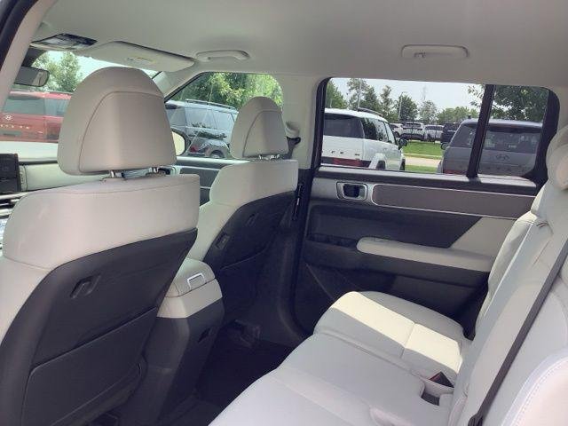 New 2027 Silver Hyundai SE image 19