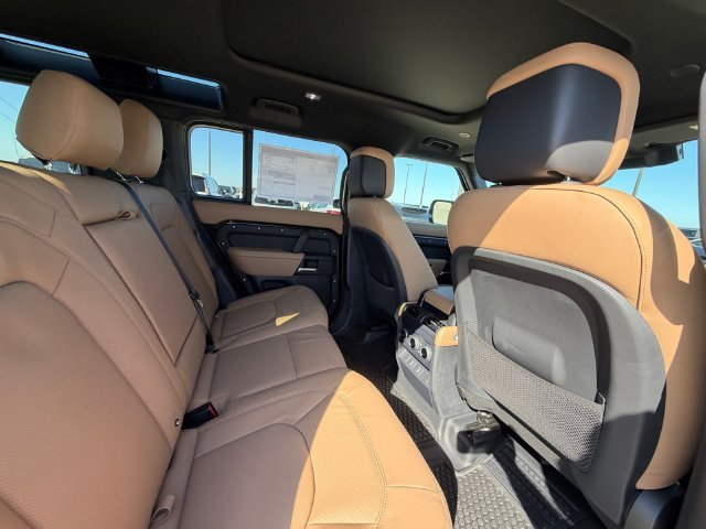 New 2026 Santorini Black Land Rover X-Dynamic SE image 17