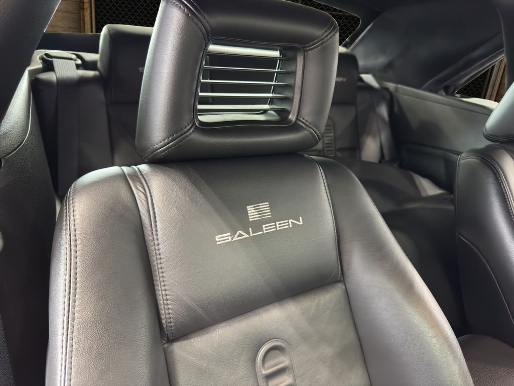 Used 2006 Black Clearcoat Ford GT Premium image 34