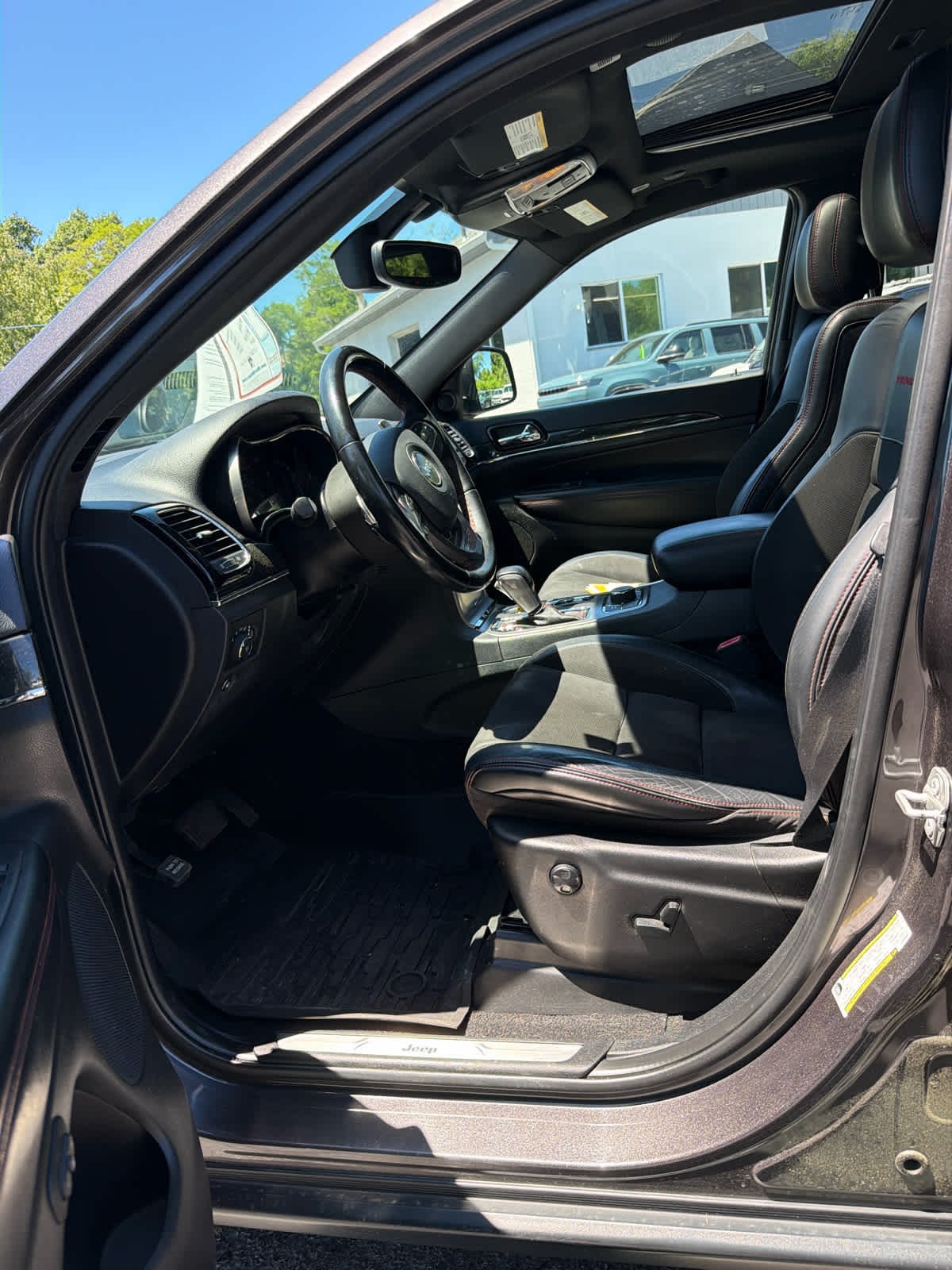 Used 2020 Granite Crystal Metallic Clearcoat Jeep Trailhawk image 12