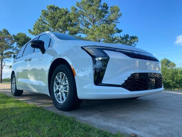 New 2027 Bright White Clear-Coat Exterior Paint Chrysler Select image 13