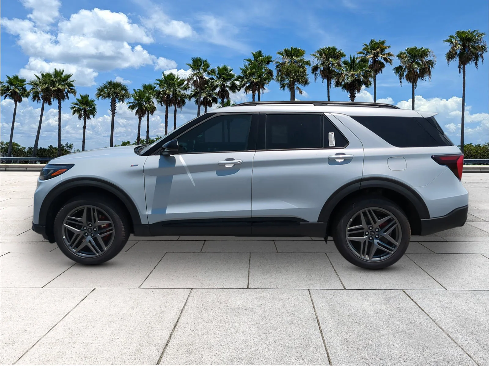 New 2026 Space White Metallic Ford ST-Line image 4