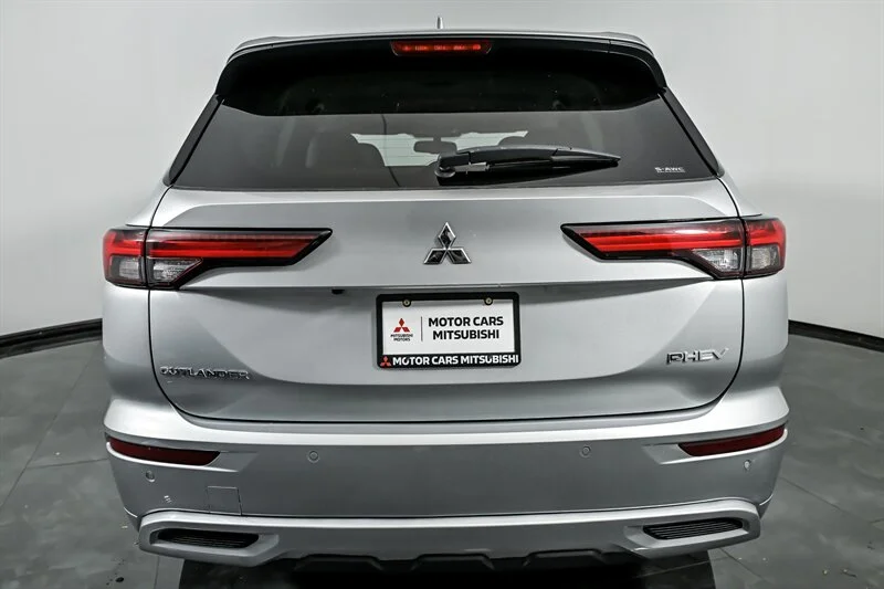 Used 2023 Alloy Silver Metallic Mitsubishi SEL image 8