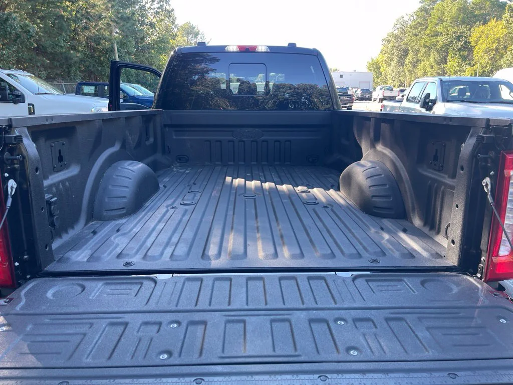 Used 2023 Agate Black Metallic Ford Lariat image 27