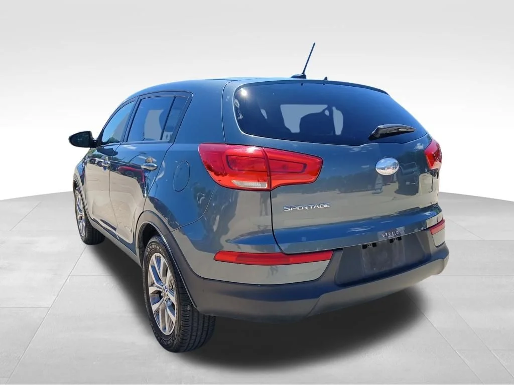 Used 2014 Green Kia LX image 4