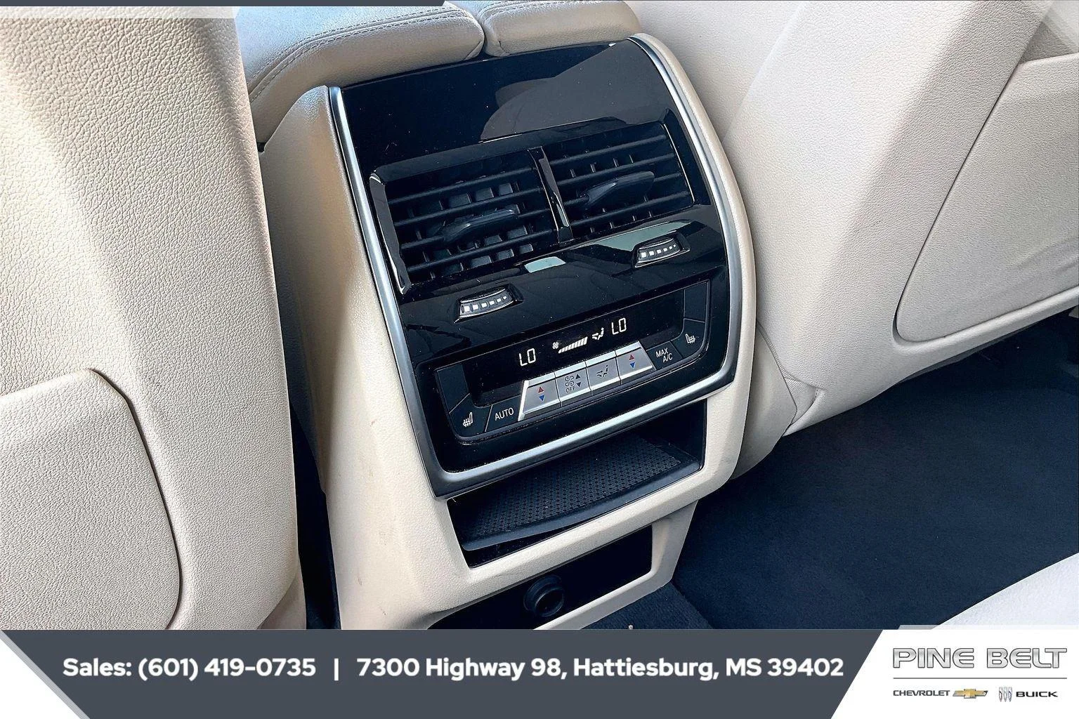 Used 2019 Mineral White Metallic BMW xDrive40i image 25