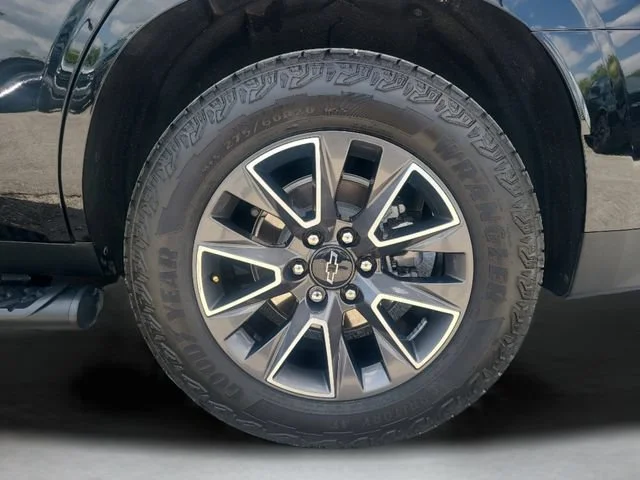 Used 2023 Black Chevrolet Z71 image 36