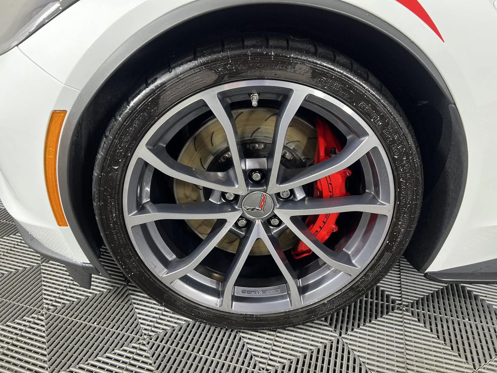 Used 2019 ARCTIC WHITE Chevrolet Grand Sport 2LT image 7
