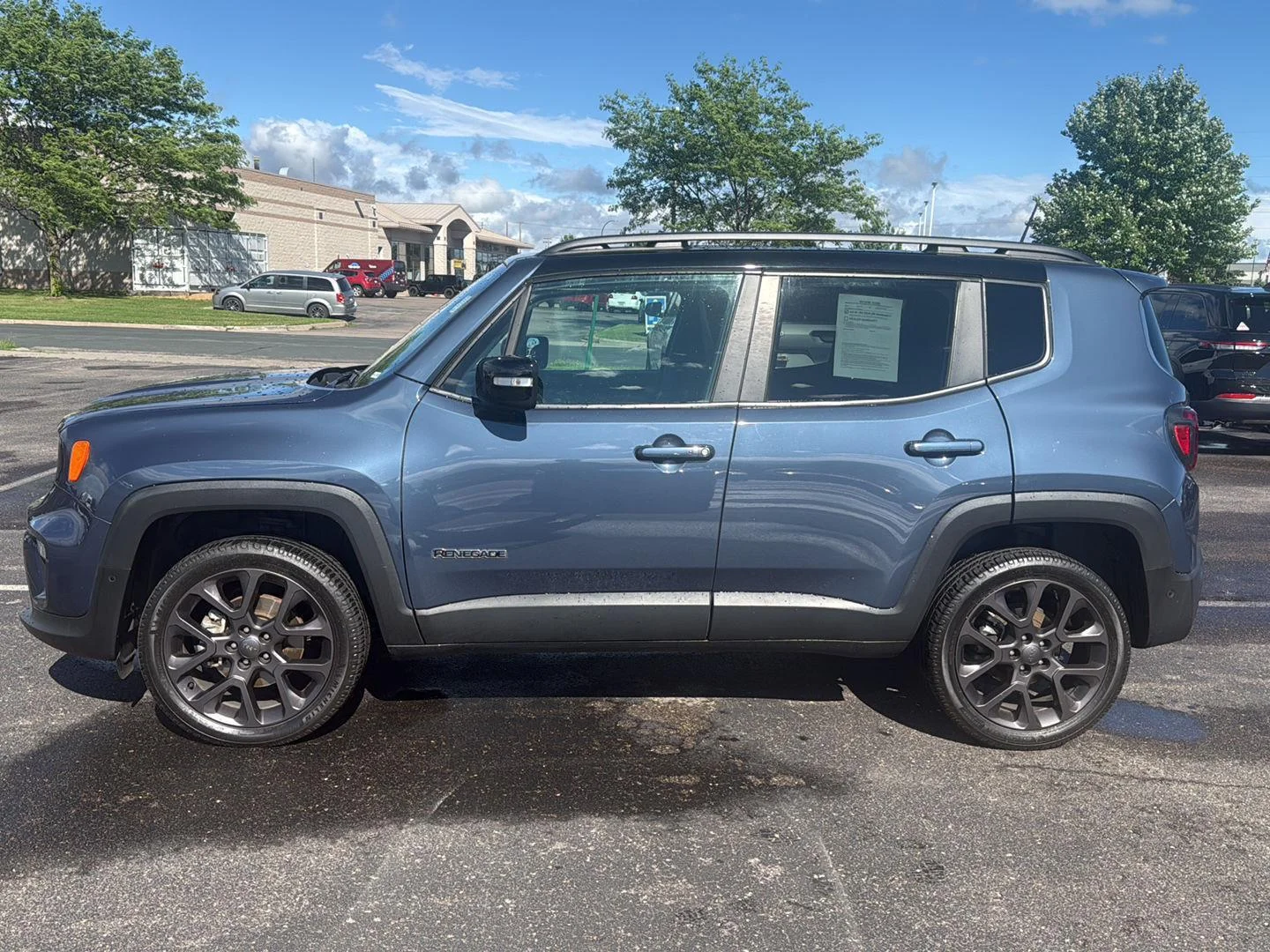 Used 2023 Slate Blue Pearlcoat Jeep Limited image 2